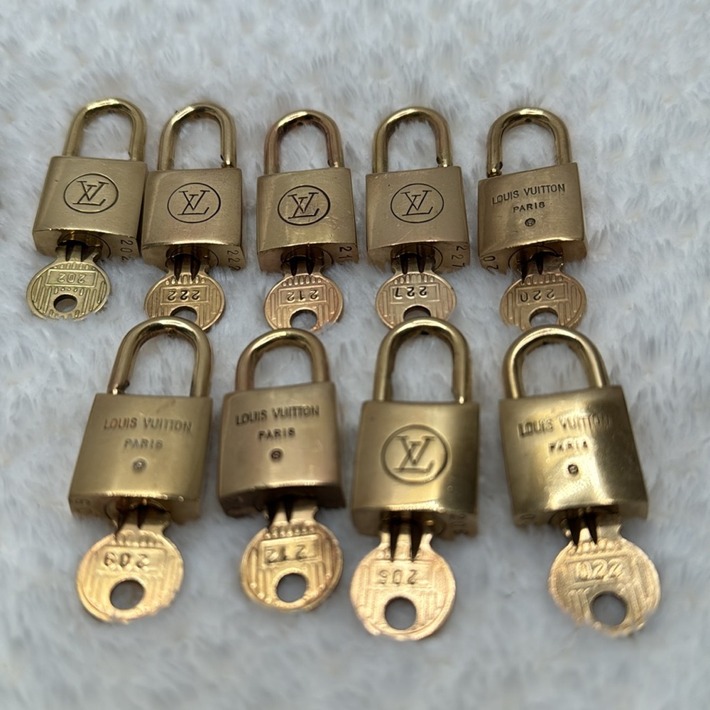 🔥 SOLD OUT #33NM Louis Vuitton Lock and Key